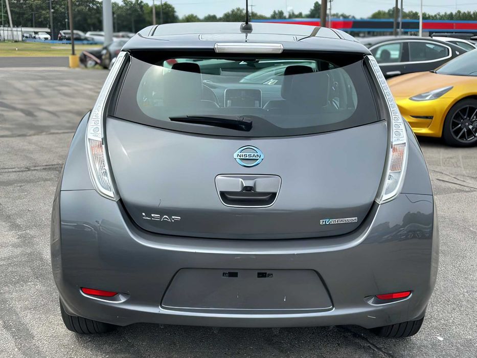 Nissan LEAF      2017