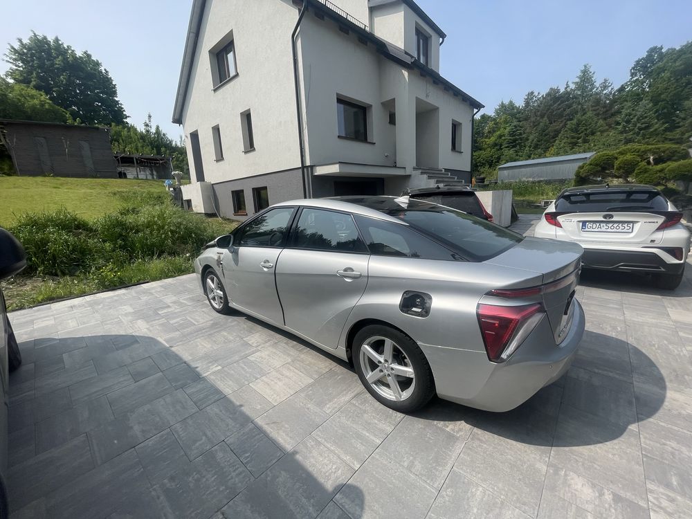 Toyota mirai 2016
