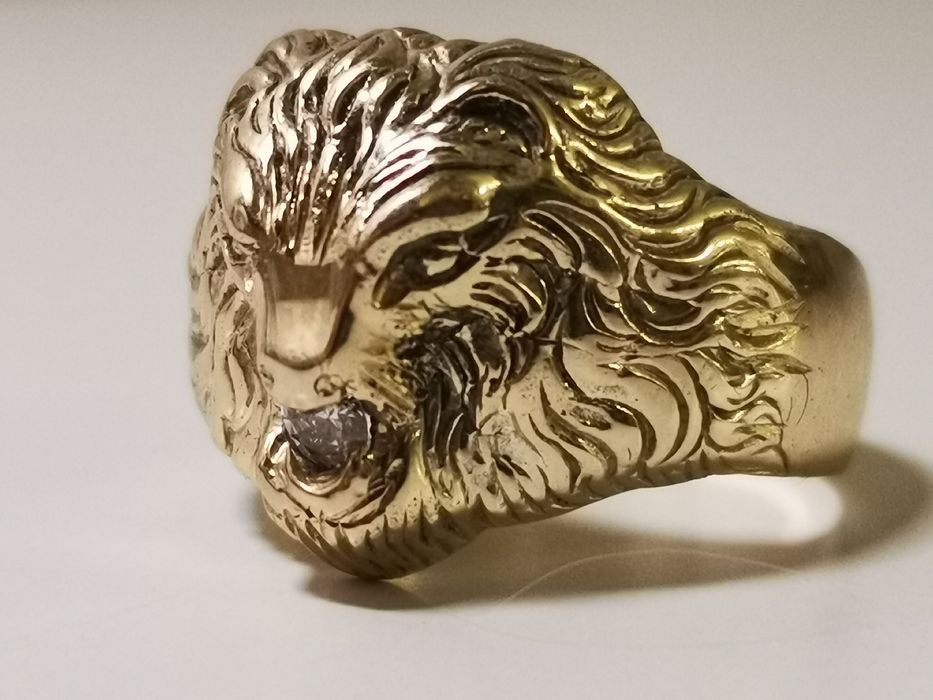 piękny złoty sygnet LEW z diamentem/brylantem, LION, 585 R21/22