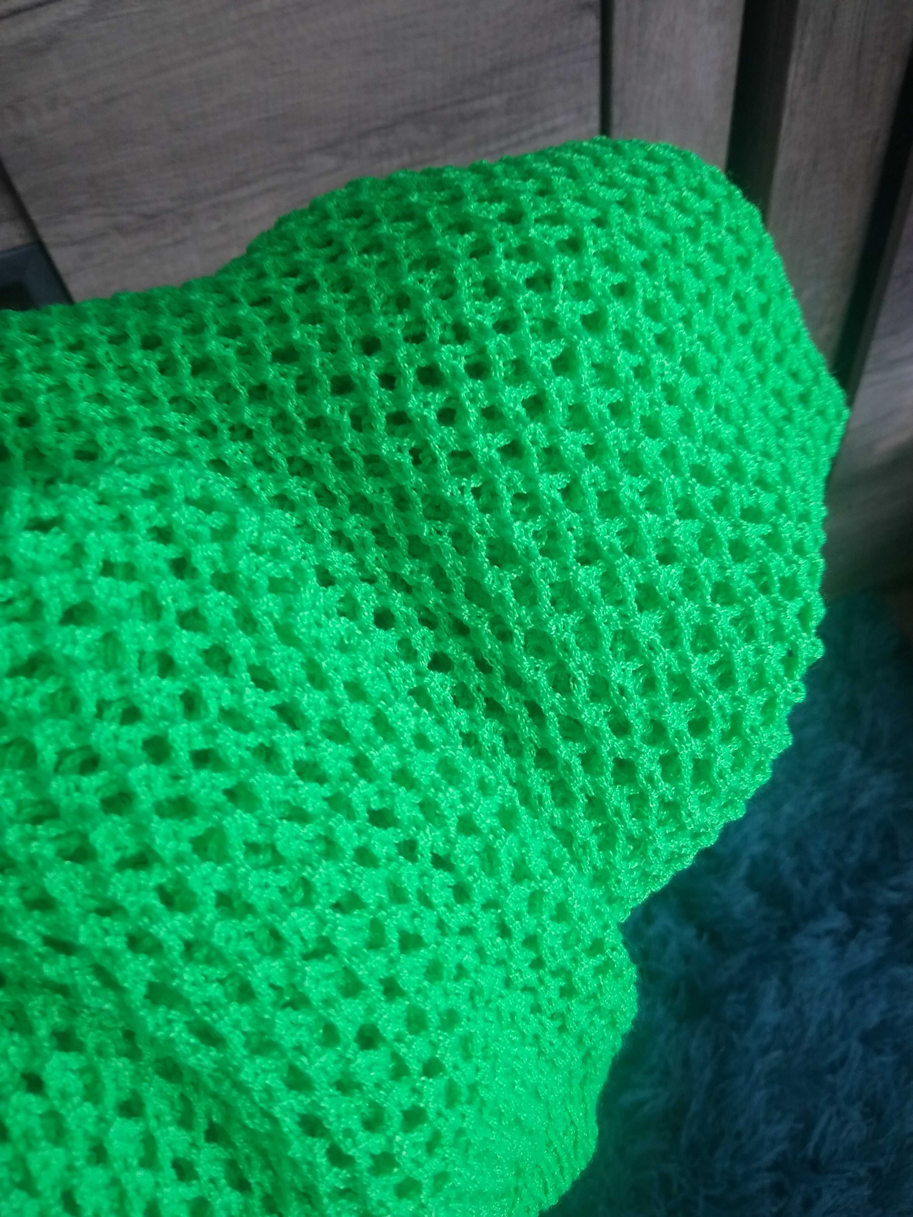 Sweterek neon zielony