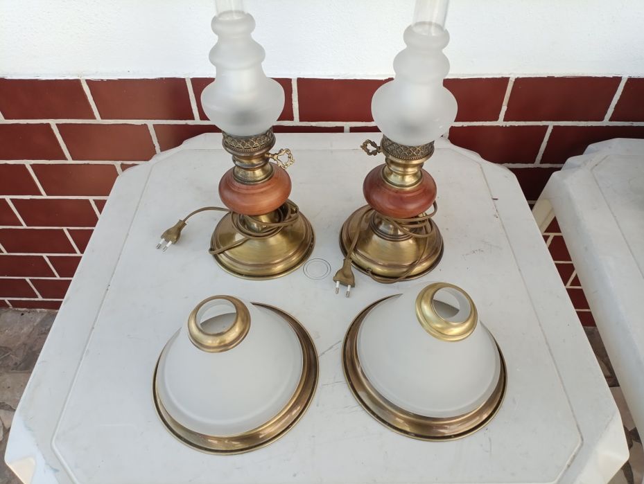 Dois candeeiros muito lindos