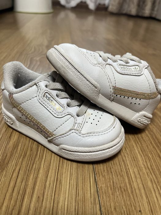 Adidas дитячі кросівки
