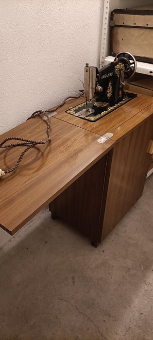 Máquina de costura antiga