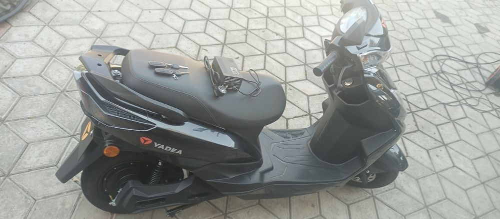 Yadea Luna електроскутер