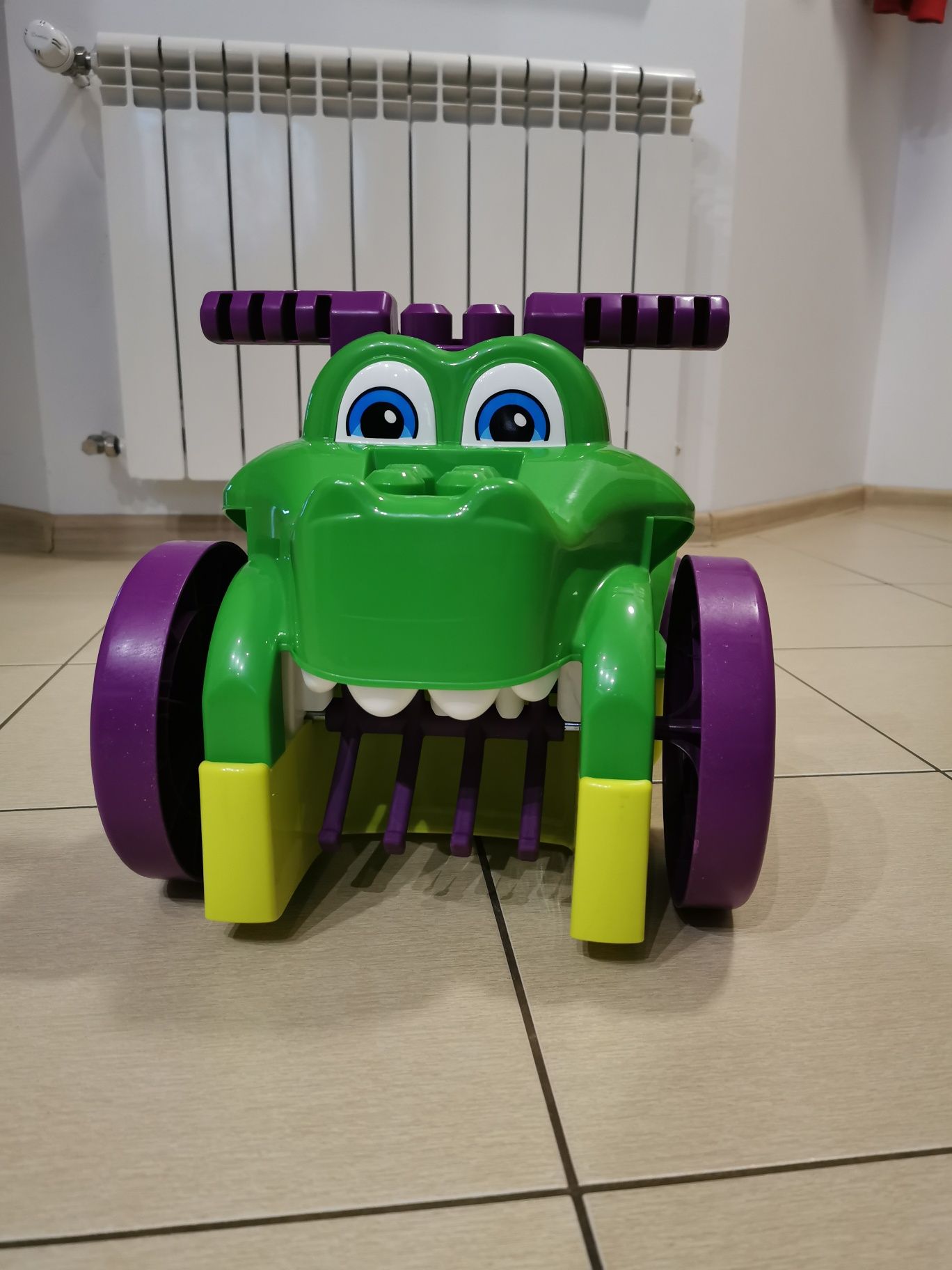 Jeździk/zjadacz klocków fisher price