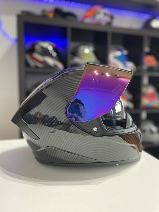 Capacete novo com estampa em carbono por apenas 85!
