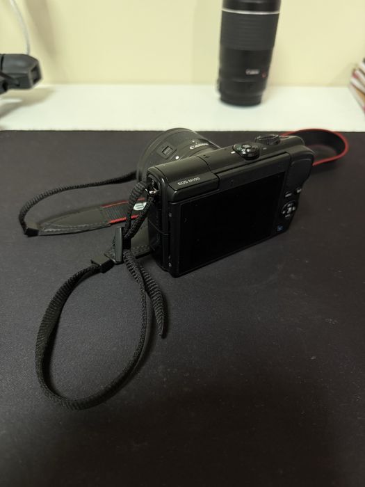 Camera Canon M100