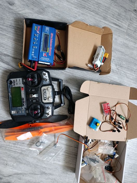 Cześci RC, Pilot RC, ładowarka, ogniwo.