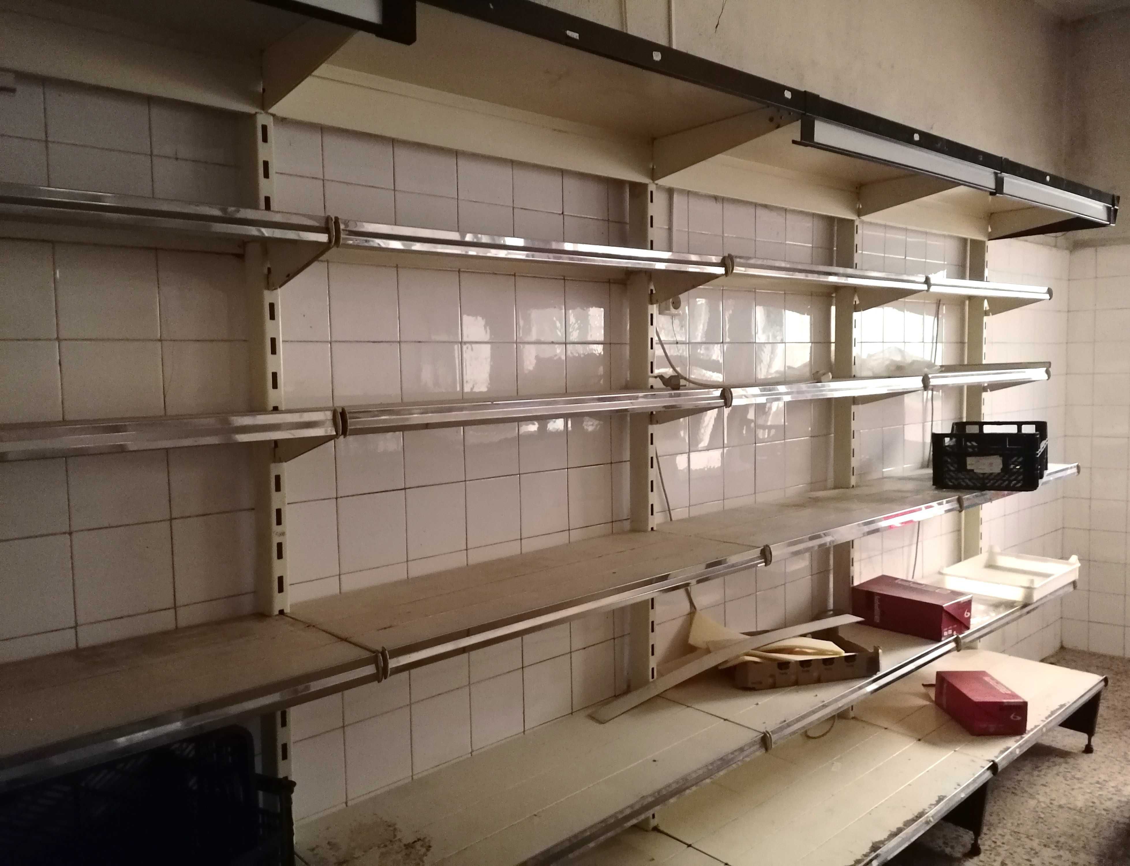 Prateleiras metálicas para comércio | Diversos módulos disponíveis