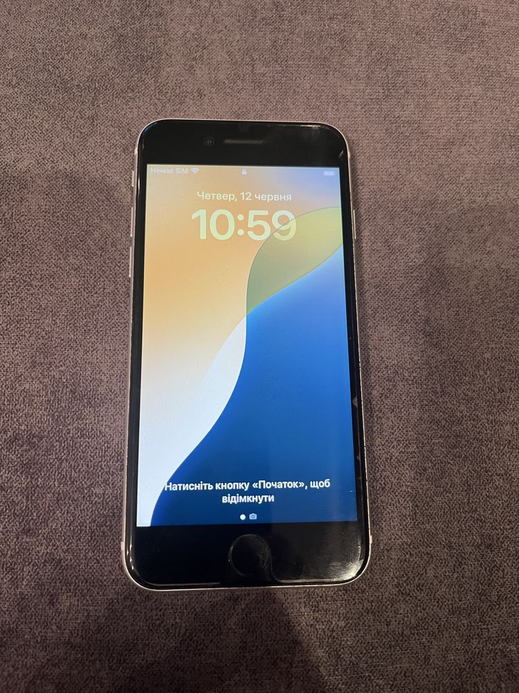 iphon se 2020 у гарному стані.
