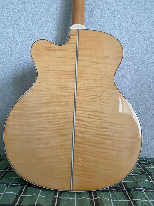 Електроакустичний бас Takamine GB72CE