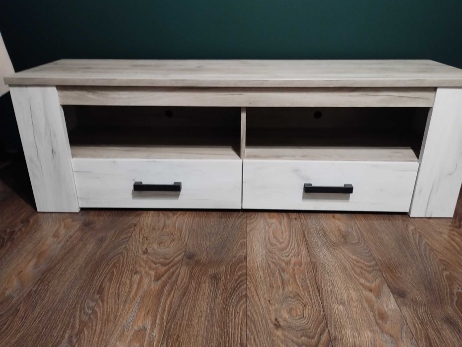 Komoda niska z Agaty