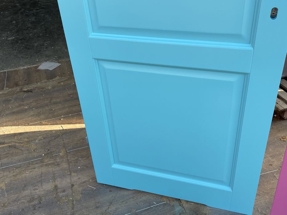 Drzwi drewniane w dowolnym kolorze Ral lub NCS KRIS