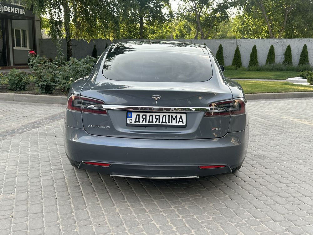 Tesla Model S P85