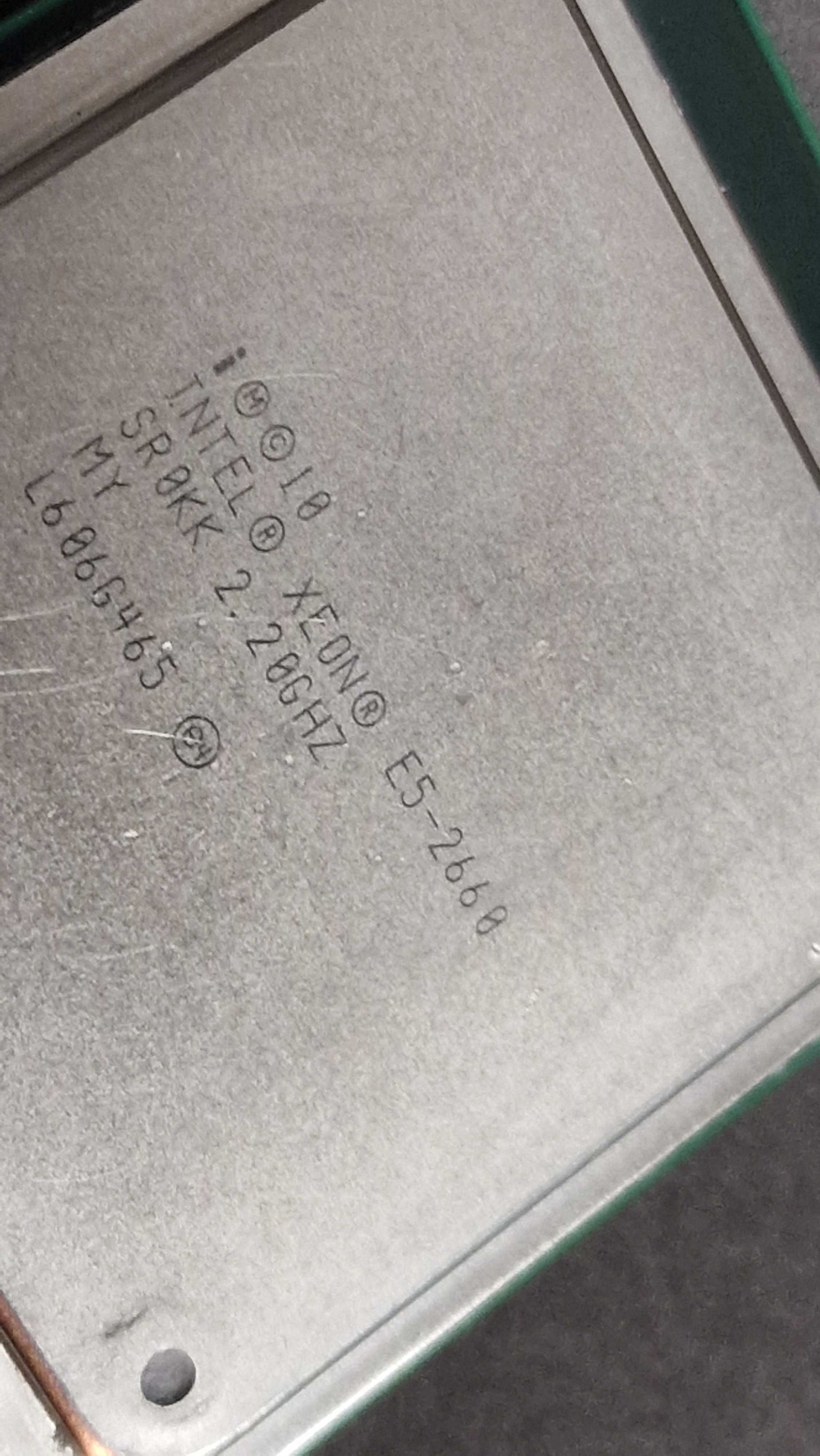 Procesor  Intel XEON E5-2660 2.20 GHz socket