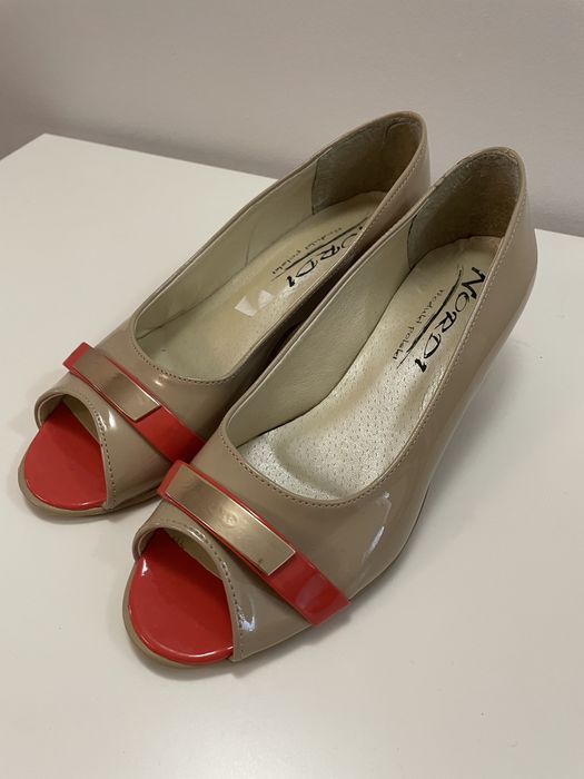 Eleganckie, damskie buty na małym koreczku