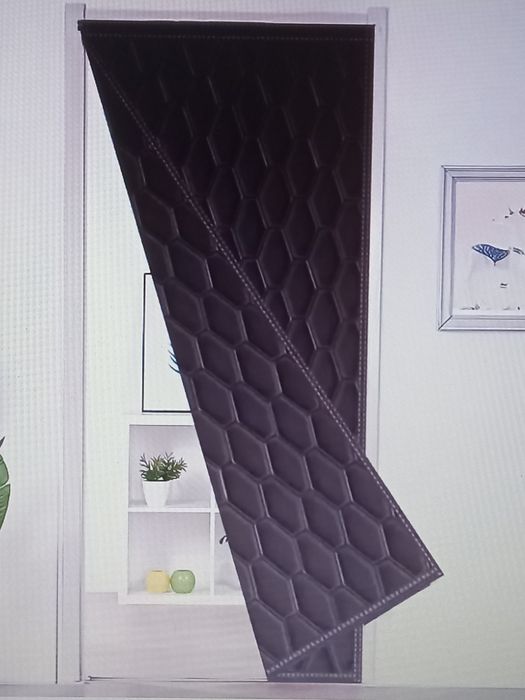 Термоизоляционная штора на двери.