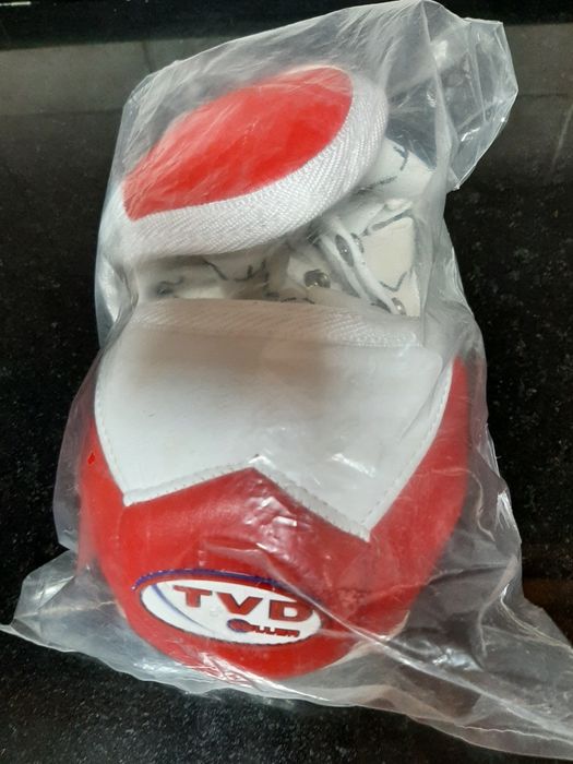 Joalheiras TVD sénior brancas e vermelhas