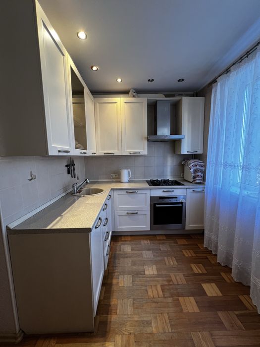 Продам 3-х к.кв Тарасовский въезд Конный рынок метро Защитников 7 мин