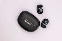 Open Earbuds da marca Bose som por indução óssea