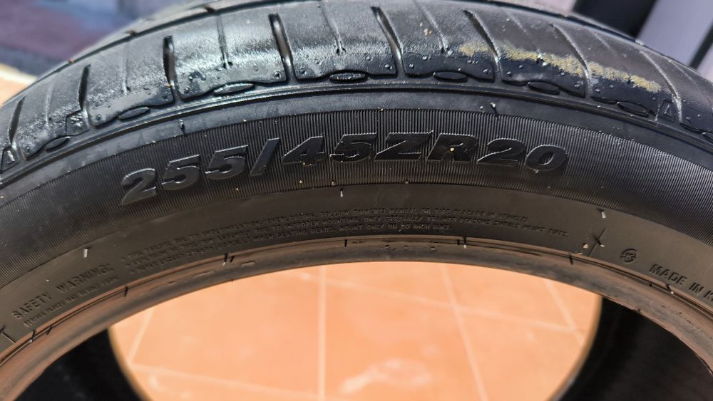 Pneus Nexen N'fera RU1  255/45/R20