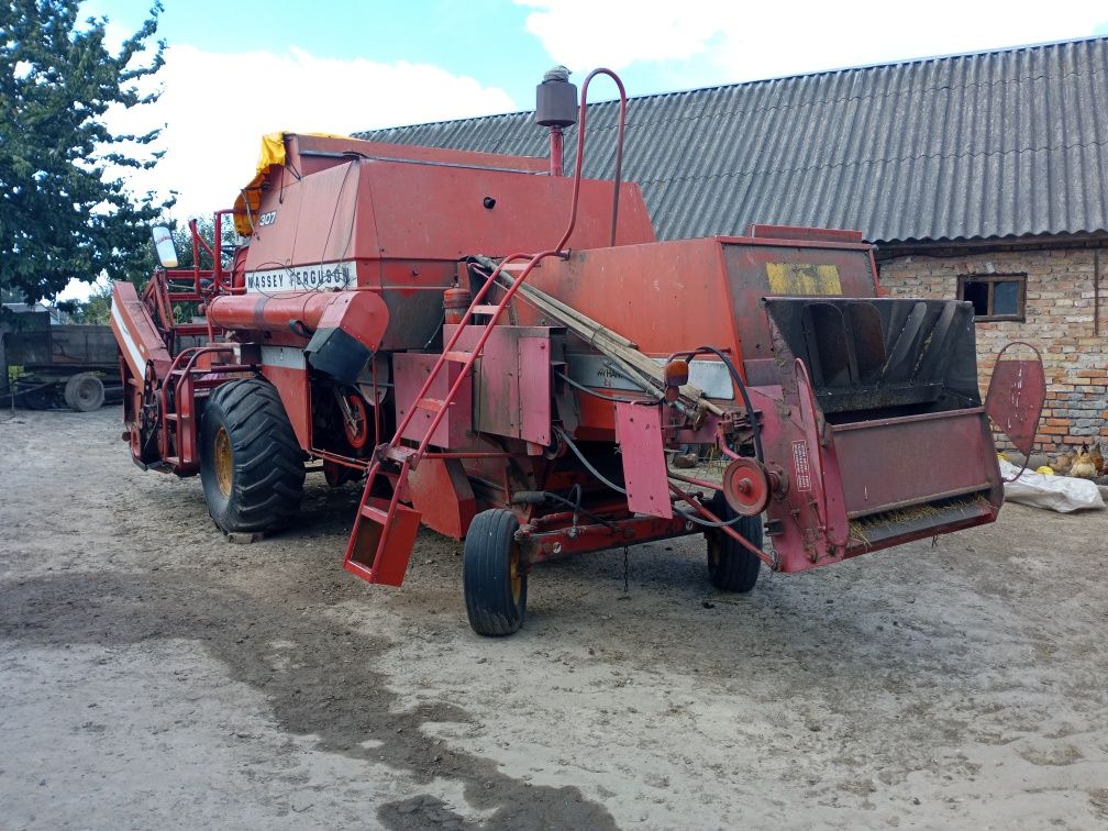 Продам зернозбиральний комбайн Massey Ferguson 307
