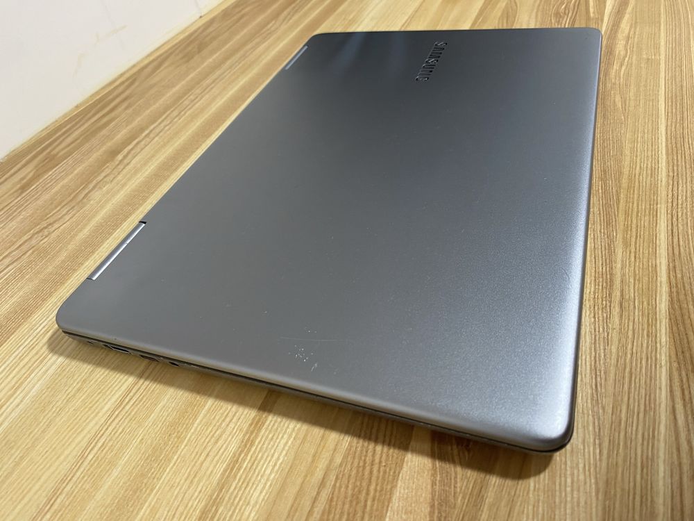 Samsung NP940X5N | i7 | 16gb | M.2 256 gb | FHD touch