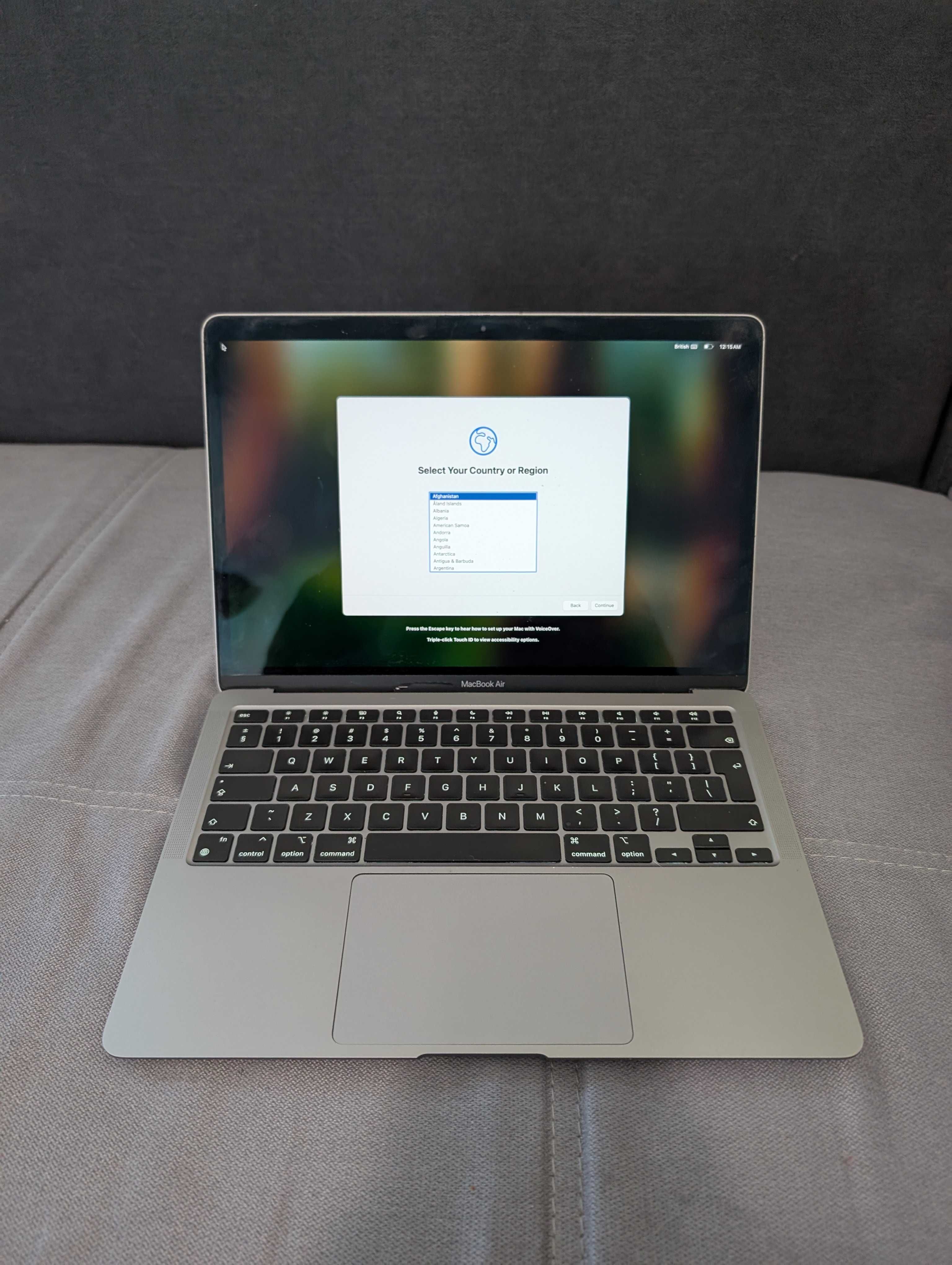 MacBook Air M1 256GB dysku 16GB RAM uszkodzony