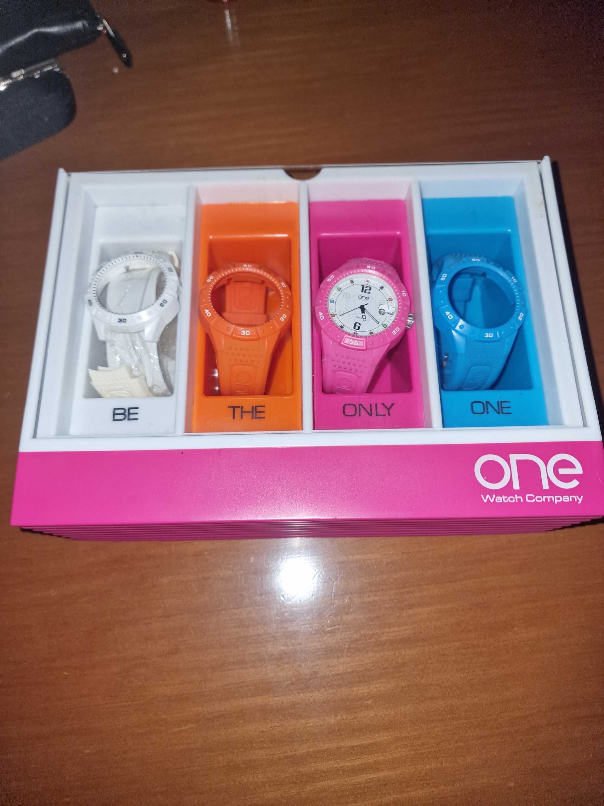 Relógio One Watch Company multi color