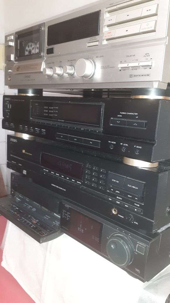 Продам кассетную винтажную деку Akai-GX 65