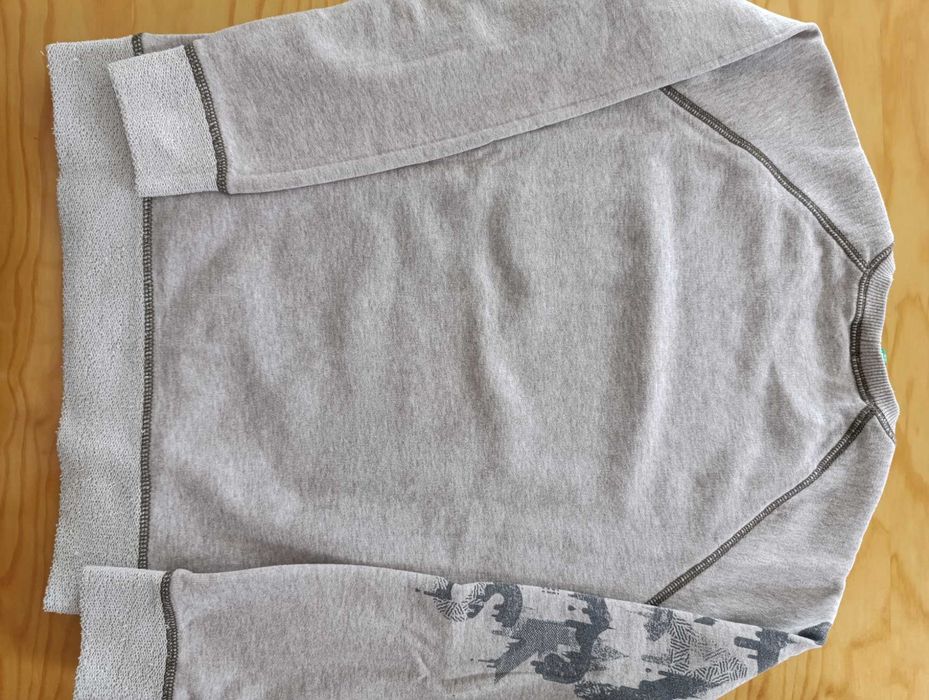 2 casacos e 1 camisola de rapaz. Benetton. 6/7-9/10 anos.