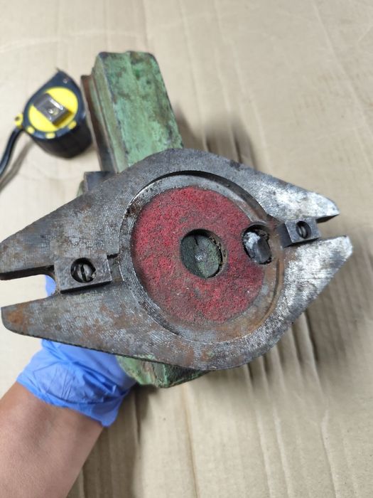 Продам тіски лещята