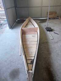 Лодка дерев'яна з ялини