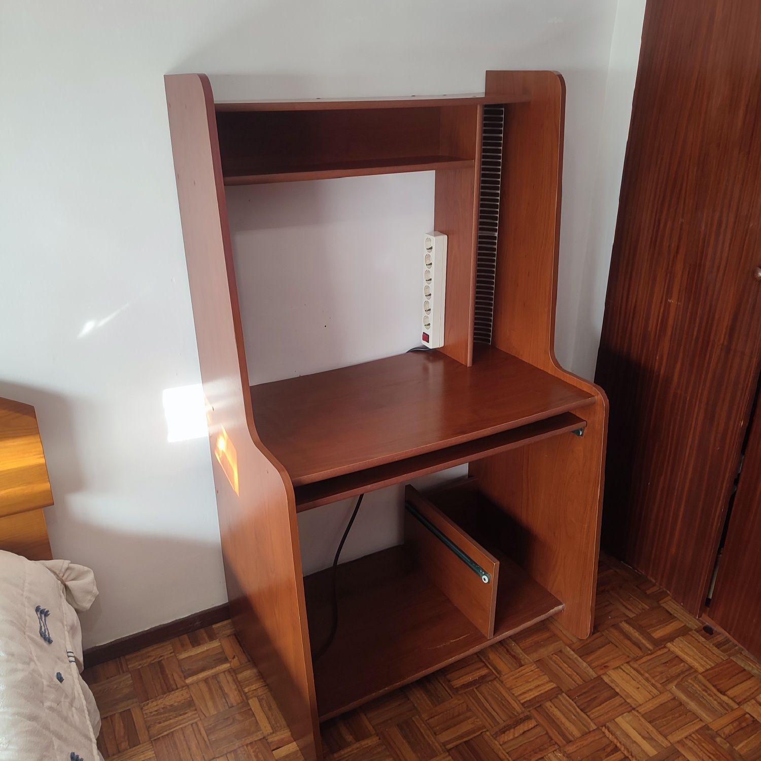 Secretária  c/Alçado