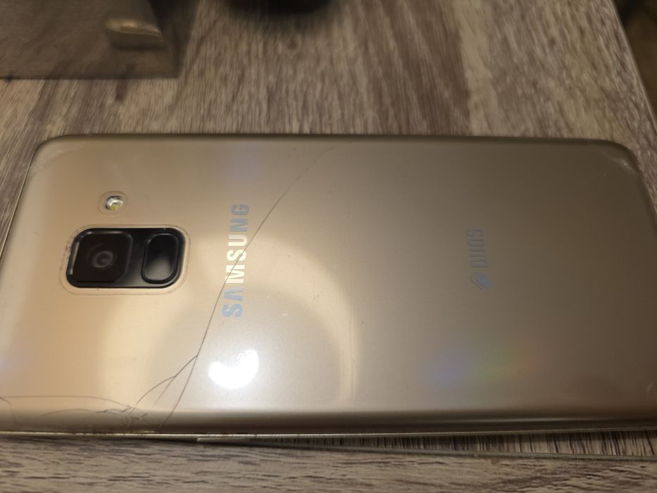 Samsung A8 2018 dourado