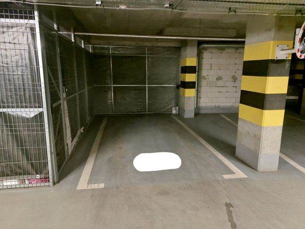 Sprzedam miejsce parkingowe + box, poziom -1, ul. Kasprzaka 31B (Wola)