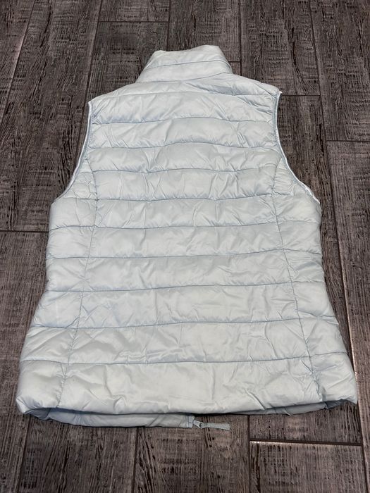 Пуховая желетка женская COLIN’S