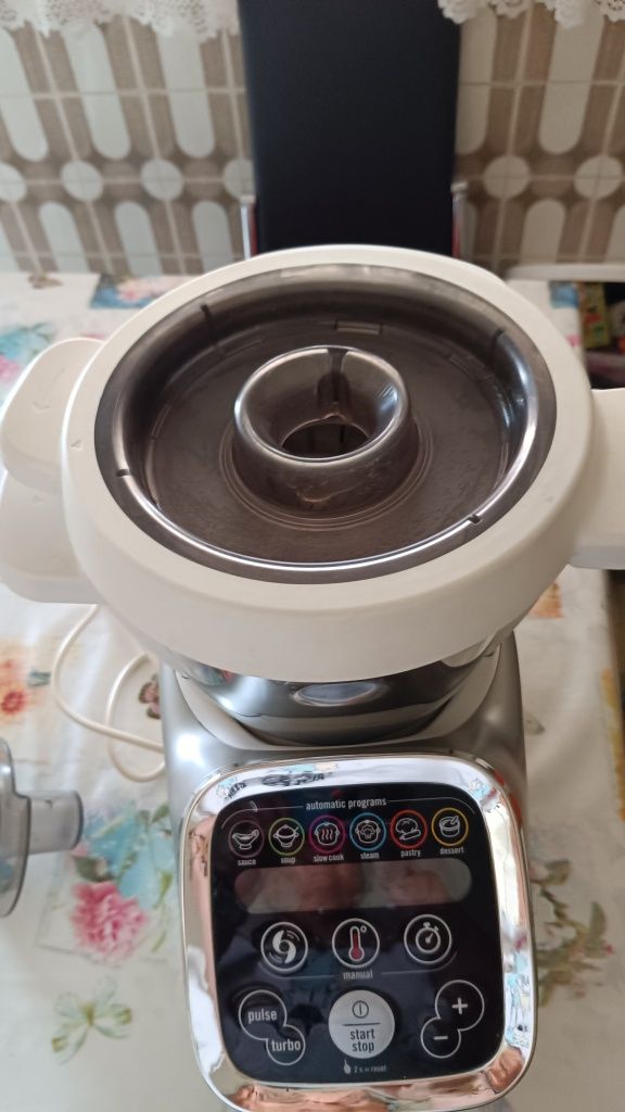 Robô de cozinha para refeições
