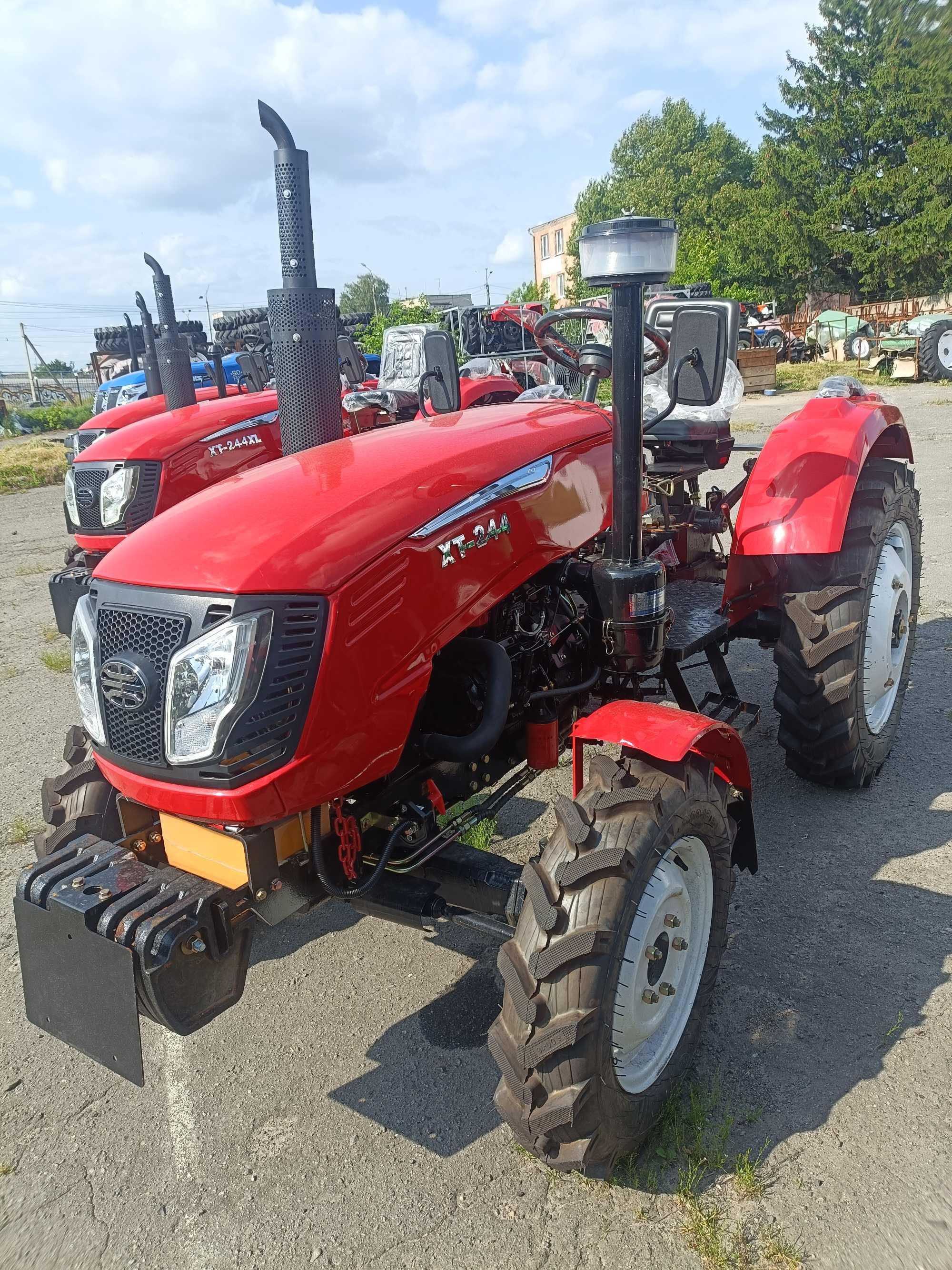 Мінітрактор Сінтай Xingtai XT-244L рівна підлога, бокова КПП4+1 2025