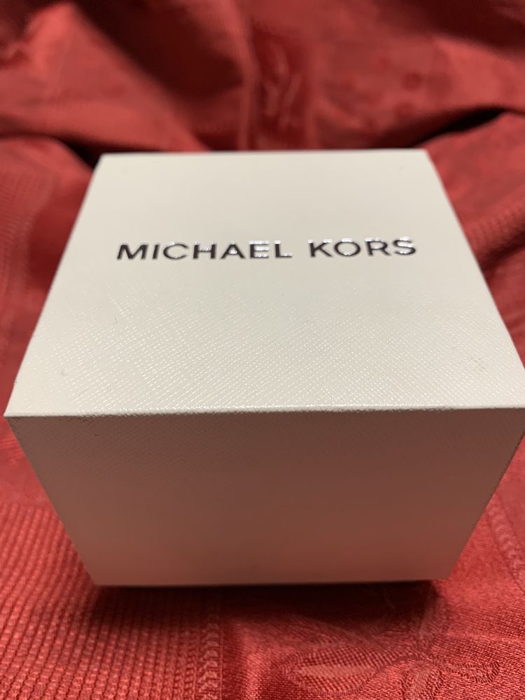 Часы женские  Michael Kors