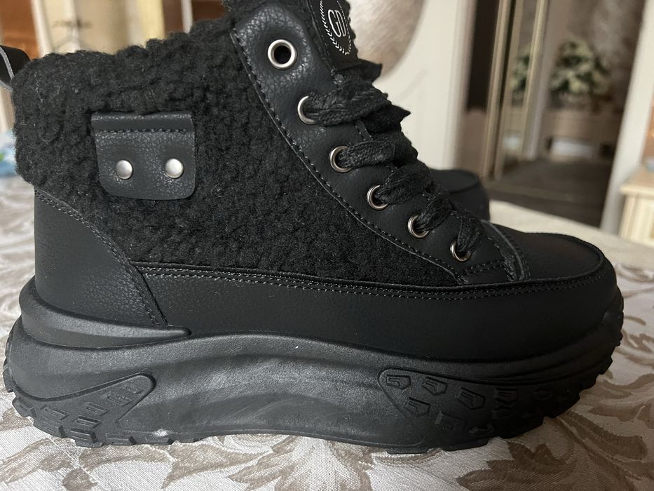 Класні нові  осінь зима ботинки!