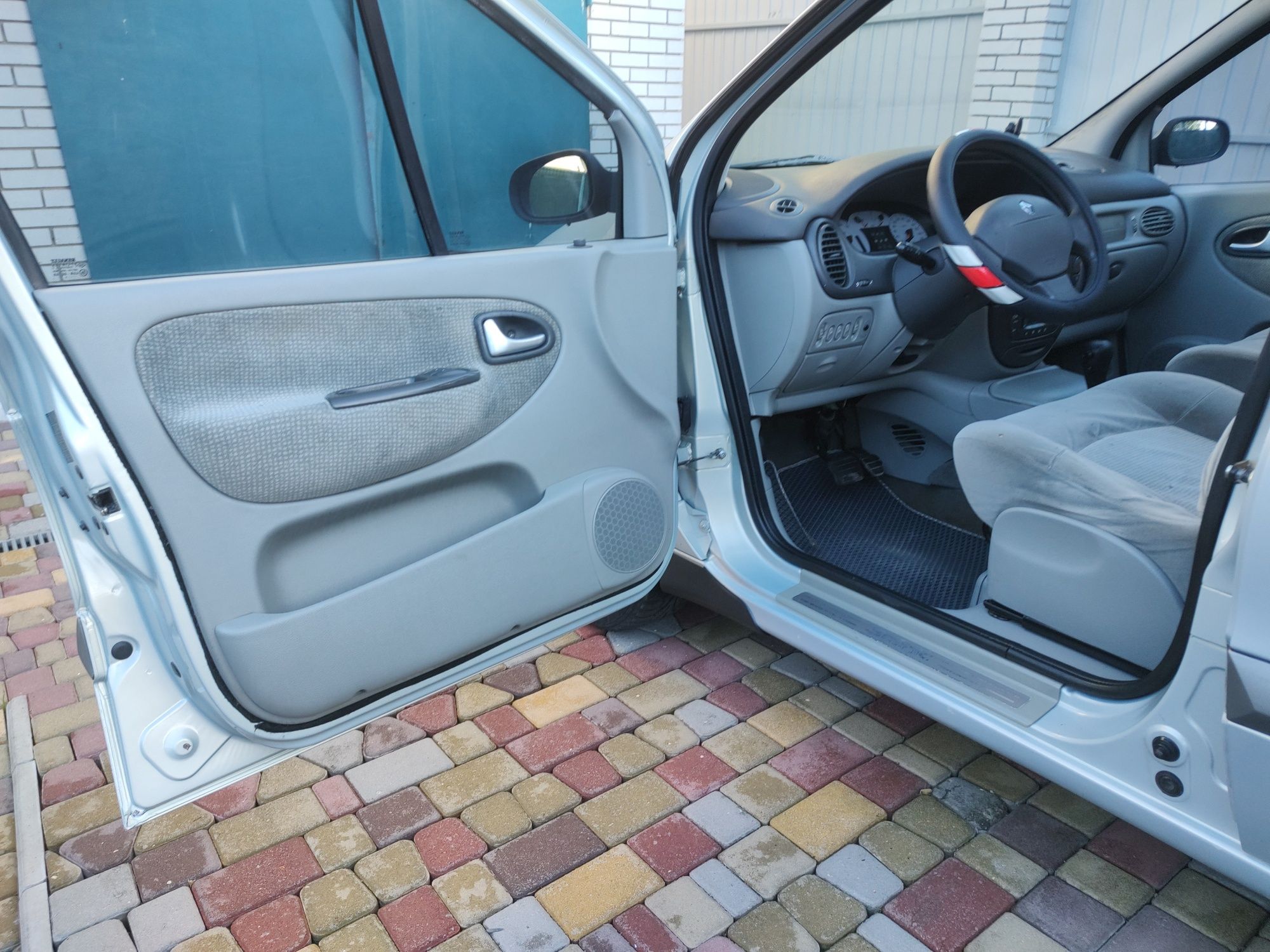 Renault Scenic 2.0automat+climat Не крашеный