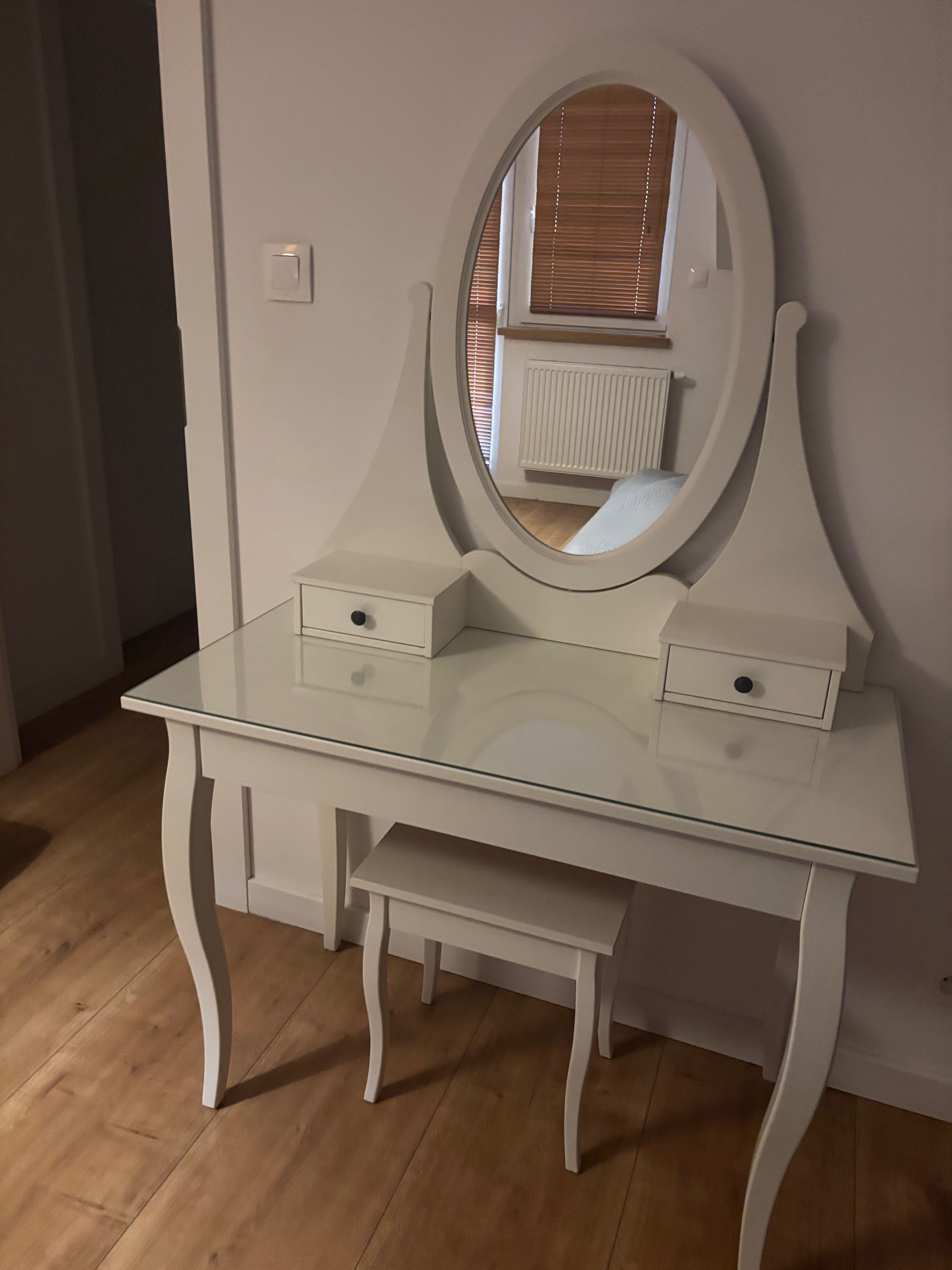Toaletka Ikea Hemnes z taboretem