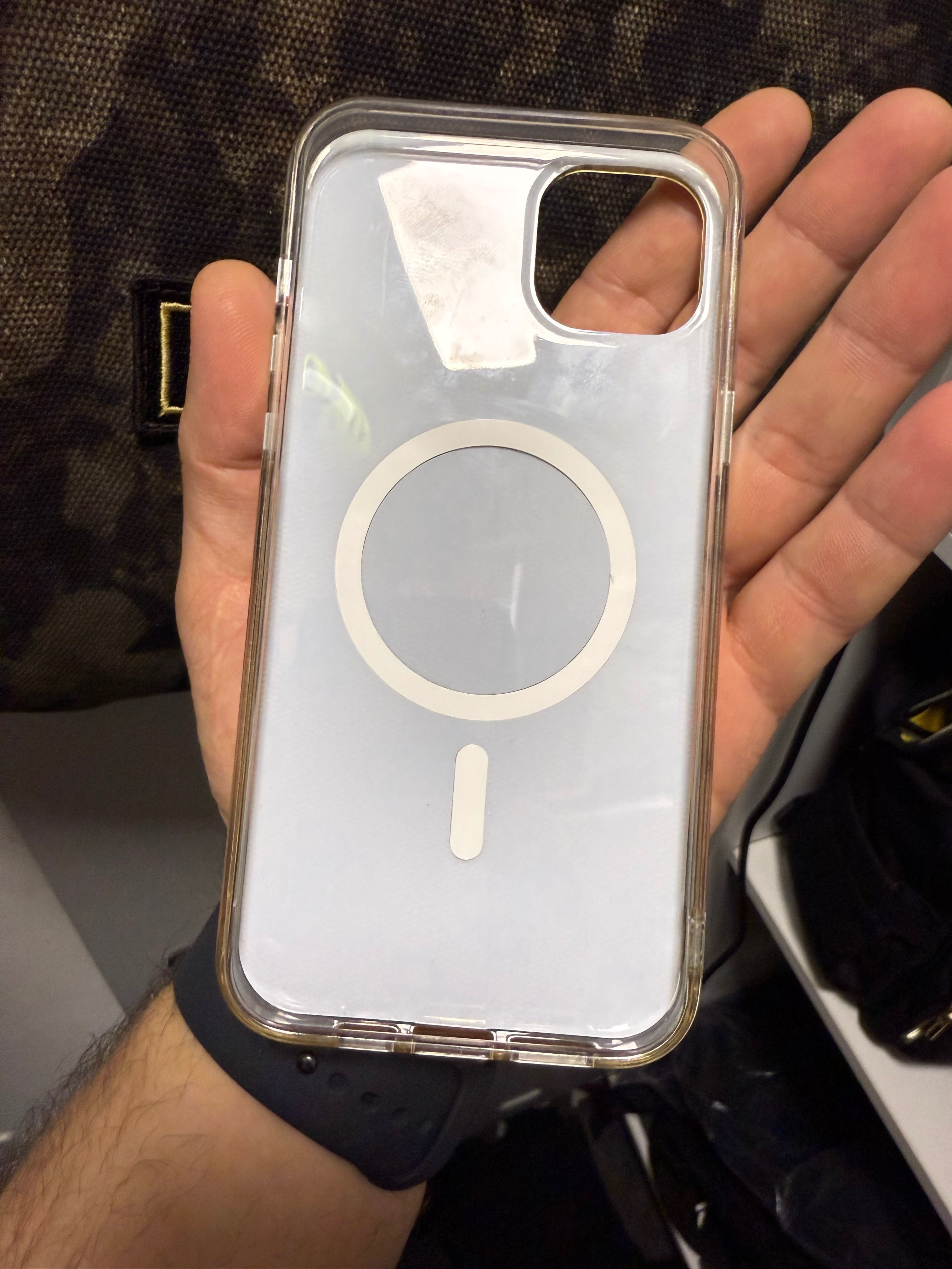 Etui GUESS Hardcase 4G Magsafe do iPhone 15 Plus 6,7 cala Jak nowe