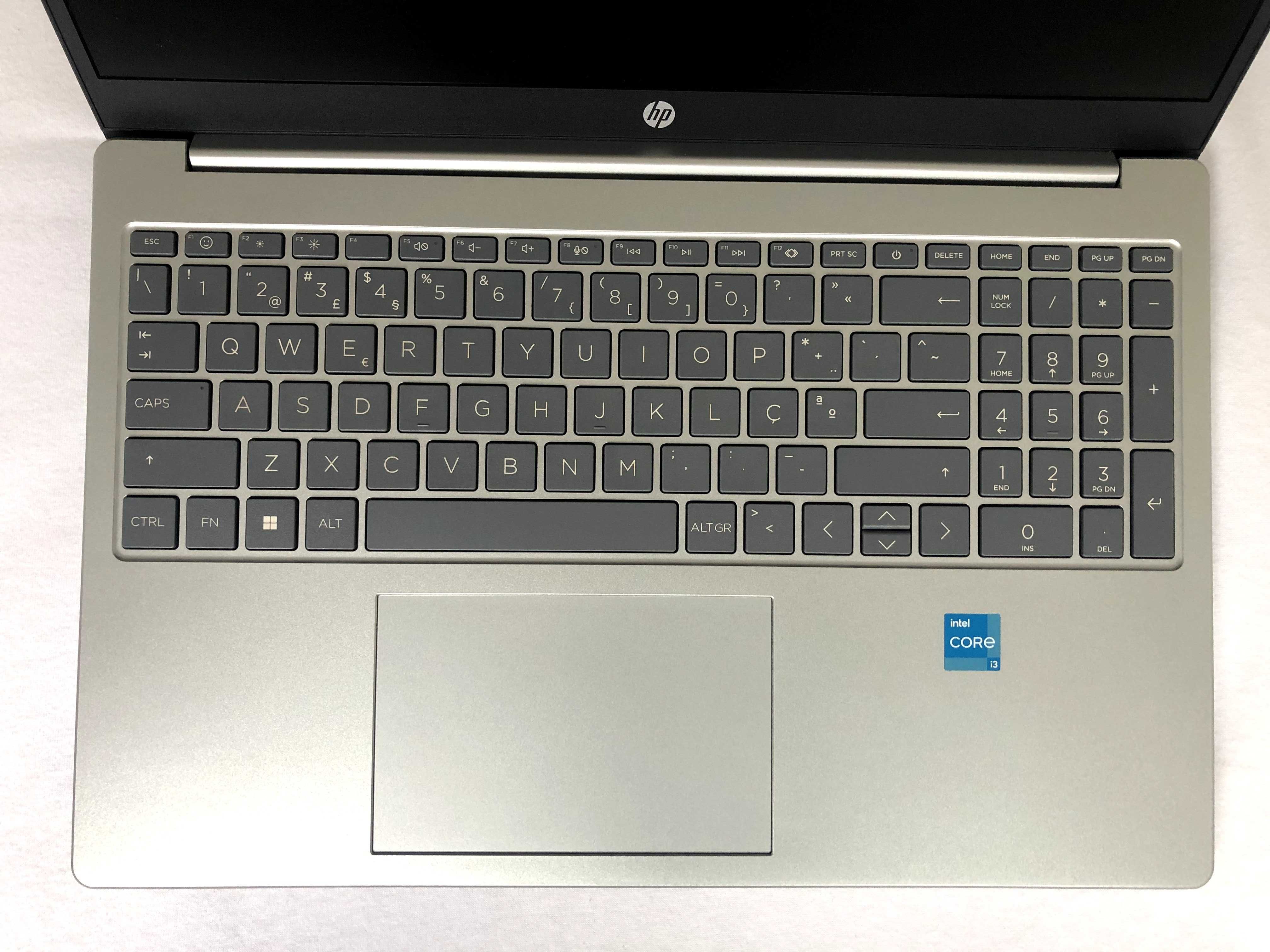 PORTÁTIL HP - Intel Core i3 - 8GB RAM - 256GB SSD - Windows 11