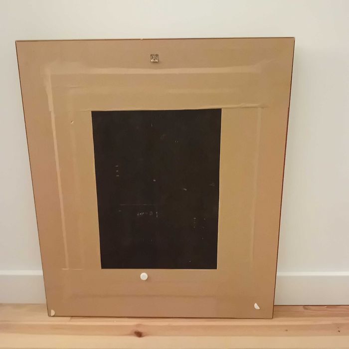 Quadro com pintura a óleo com natureza-morta de flores em esmalte