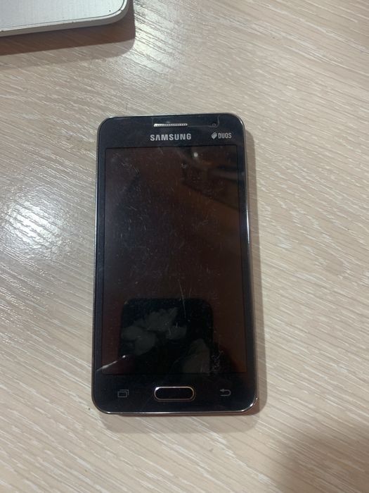 Мобільний телефон  Samsung  новий чорного кольору