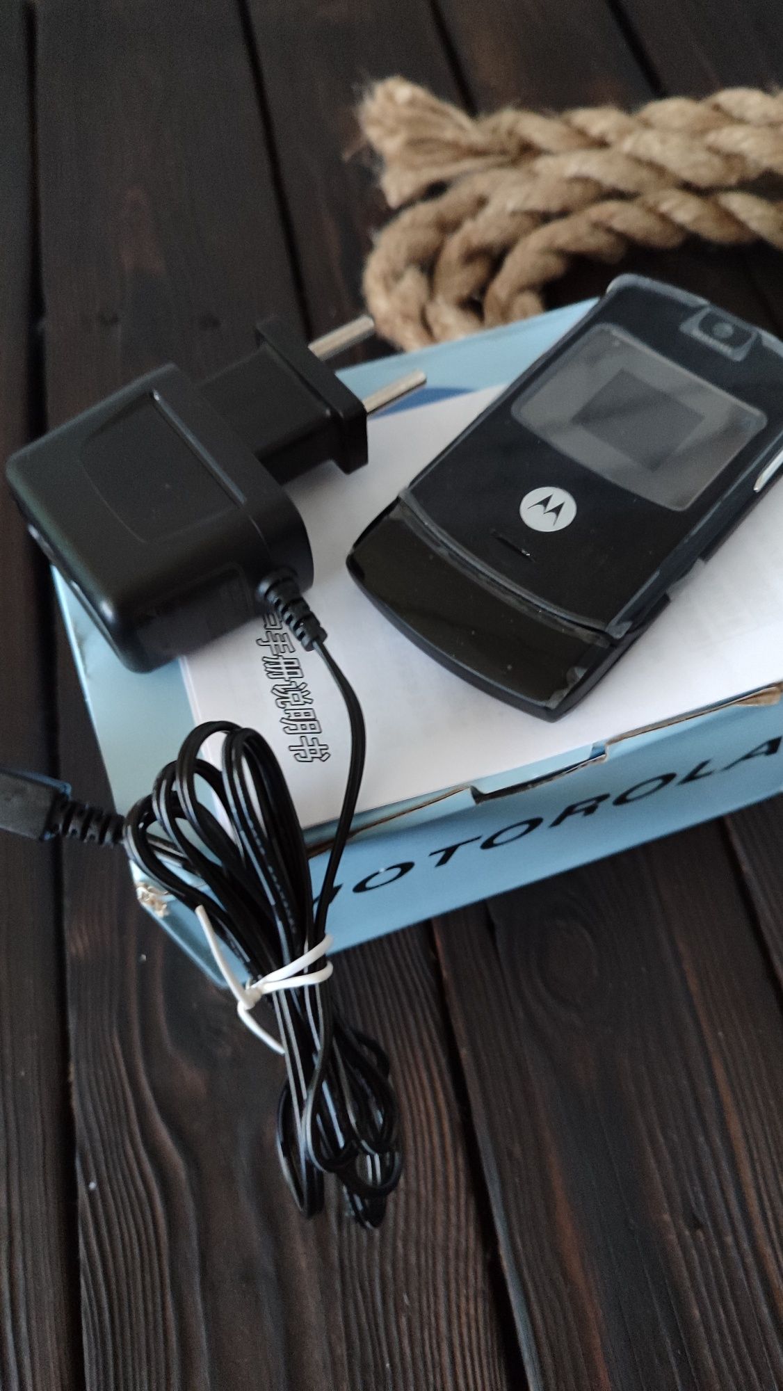 Мобільний телефон Motorola v3
