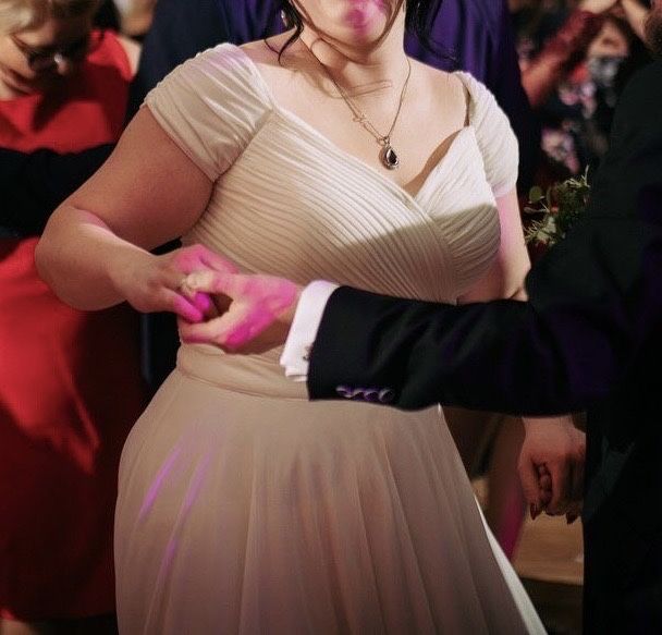 Elegancka sukienka ślubna