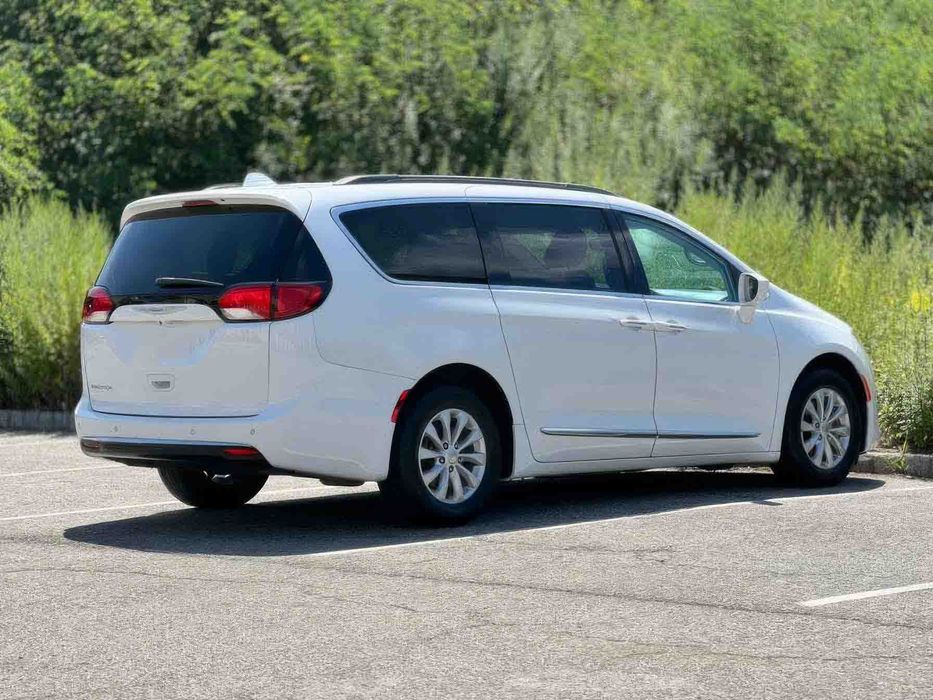 Chrysler Pacifica Touring L      2017
